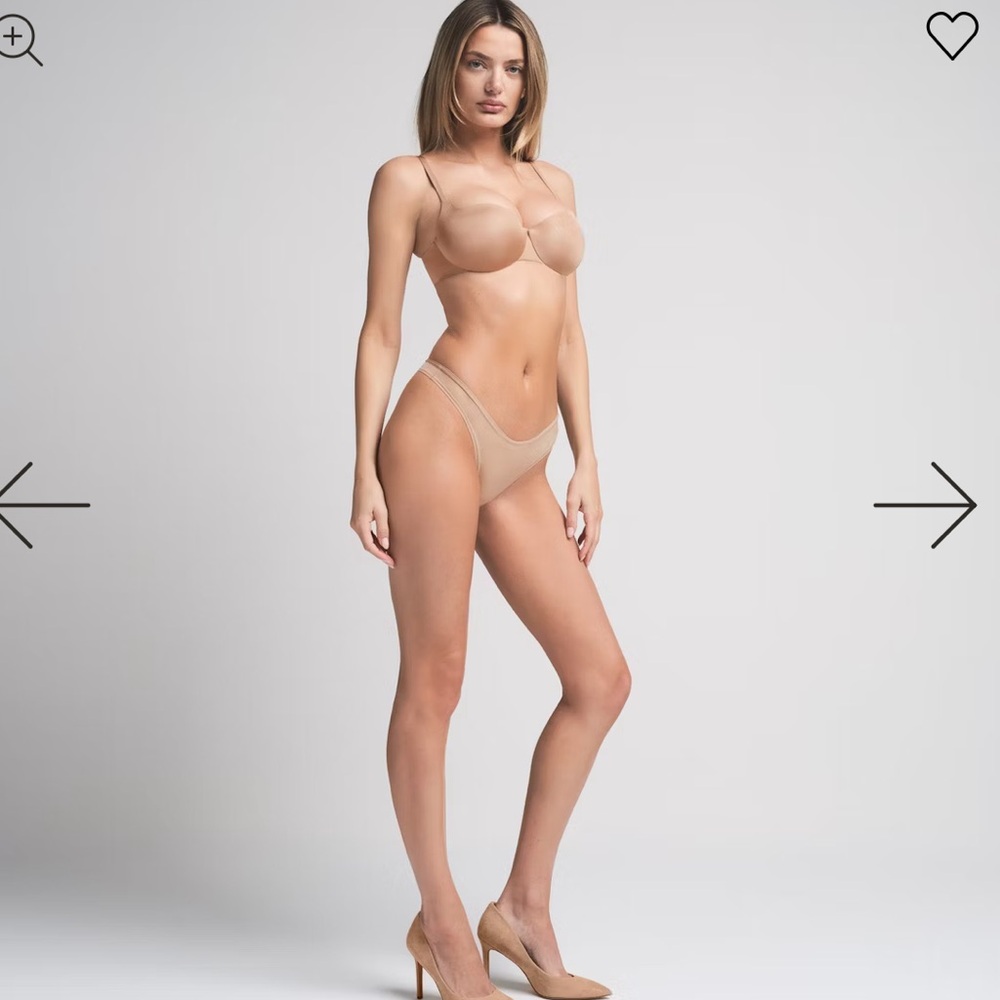 SKIMS Nude Strapless Push-Up Bra - Picture 4 of 11